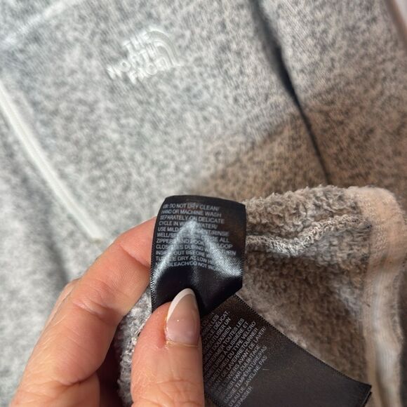 The North Face Gray Men's Tsillan Grey Sweatshirt. Size Medium. - Picture 8 of 9